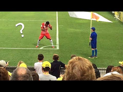 بالفيديو احتفالات مجنونة مع جامعي الكرات حول الملعب