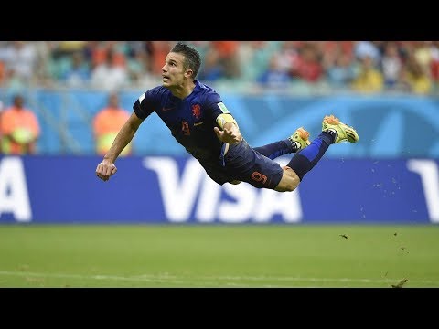 أفضل 30 لاعبًا في العالم اشتهروا بالأهداف الرأسية