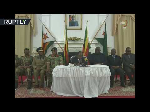 موغابي يتحدى الجيش ويتمسك بالسلطة