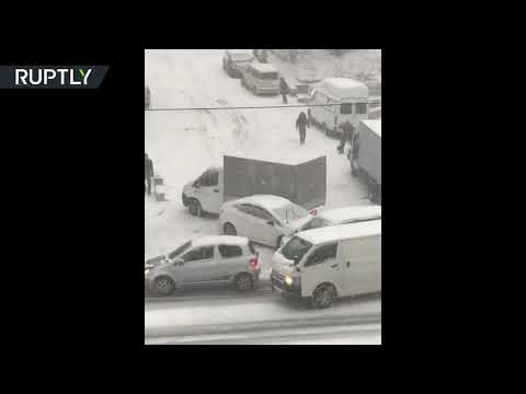 تساقط الثلوج على منحدر يؤدى إلى تصادم متعدد