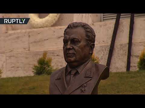 شاهد افتتاح نصب تذكاري للسفير الروسي المقتول أندريه كارلوف في أنقر