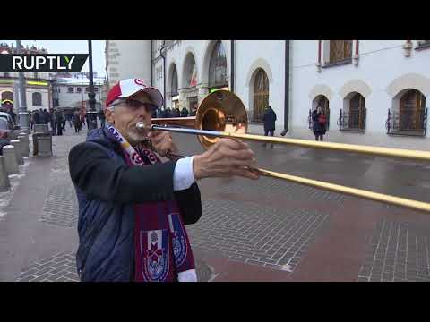 موسيقار روسي مسن يمثل مدينته في قرعة مونديال روسيا