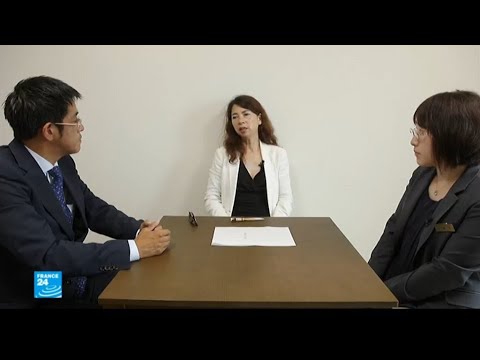 شاهد تبني البالغين بدلًا من الأطفا