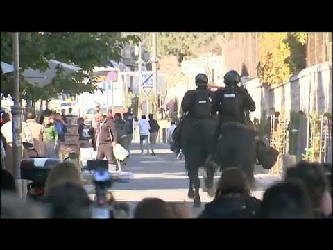 شاهد اشتباكات عنيفة بين فلسطينيين والشرطة الإسرائيلية