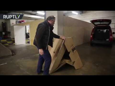 بروكسل تفتتح خيامًا من الكرتون للمشردين تقيهم برد الشتاء