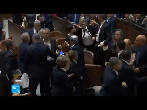 شاهد إخراج النواب العرب من الكنيست الإسرائيلي قبيل كلمة مايك بينس