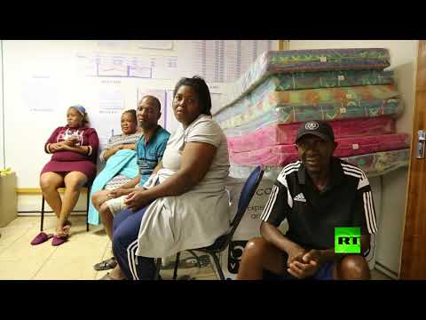 شاهد إنقاذ عمال منجم عالقين في جنوب إفريقيا