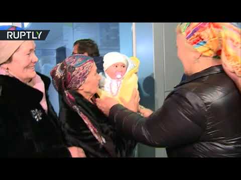 شاهد وصول طفلة روسية يتيمة من العراق إلى الشيشان