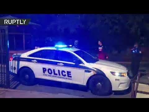 إصابة 11 شخصًا بعد فتح طرد مشبوه