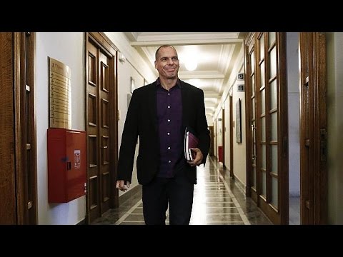 أثينا تُذعن وتتبنى إصلاحات جراحية