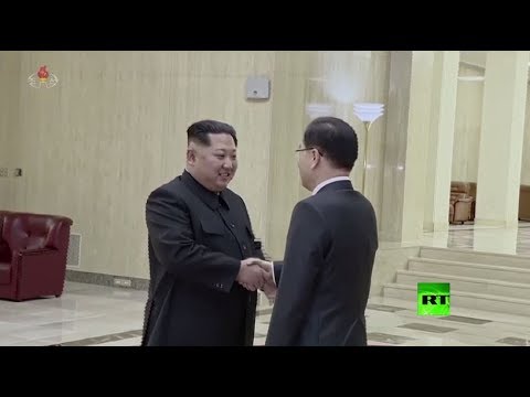 شاهد  كيم جونغ أون يستقبل الوفد الكوري الجنوبي في بيونغ يانغ