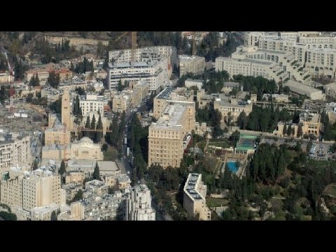 شاهد إسرائيل تتهم موظفًا في القنصلية الفرنسية بتهريب الأسلحة من غزة