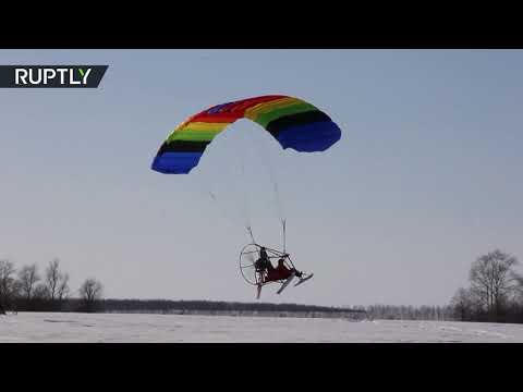 روسي يختار طريقة فريدة من نوعها للوصول إلى مركز الاقتراع