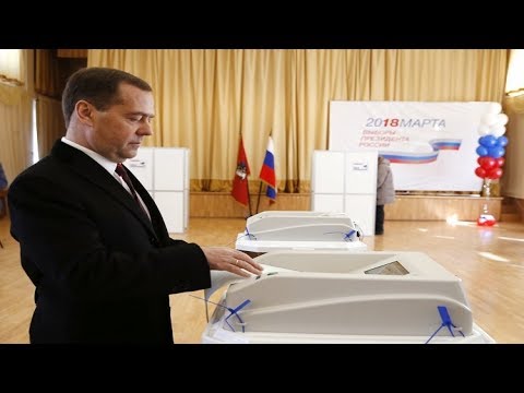 ميدفيديف يختار رئيسًا لروسيا