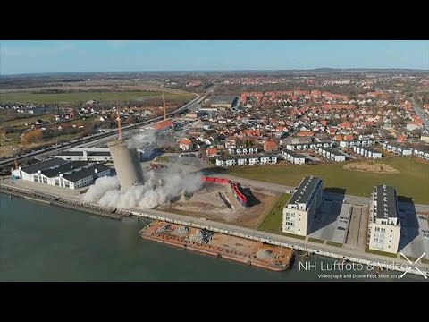 شاهد خطأ أثناء هدم صومعة حبوب بالمتفجّرات