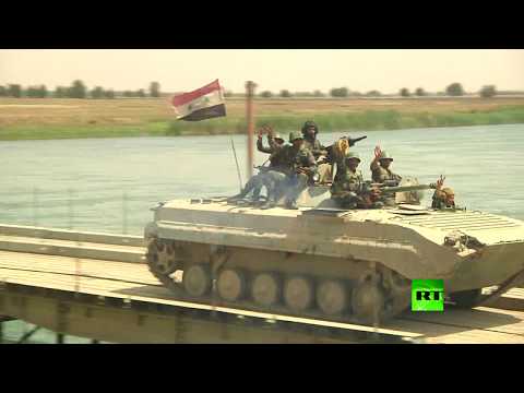 شاهد العسكريون الروس يدشنون جسرا جديدا عبر الفرات