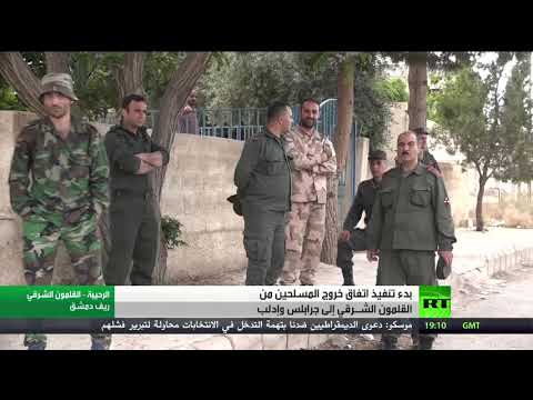 شاهد الشرطة الإسبانية تُوقف مُسلّحًا هدّد المارّة بمنشار آلي وساطور