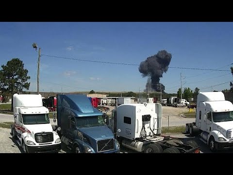 شاهد لحظة تحطّم طائرة عسكرية أميركية