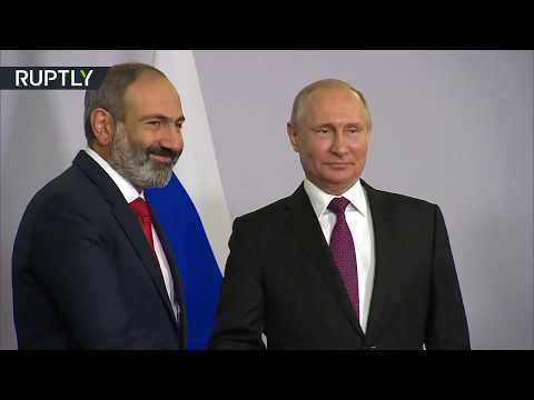 شاهد لحظة استقبال بوتين لرئيس وزراء أرمينيا الجديد نيكول باشينيان