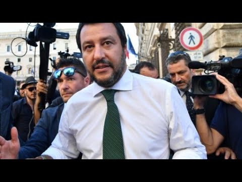 شاهد سالفيني يحذّر من تدفّق اللاجئين إلى إيطاليا