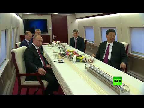 بوتين وشي يستقلان قطارا كهربائيا سريعا