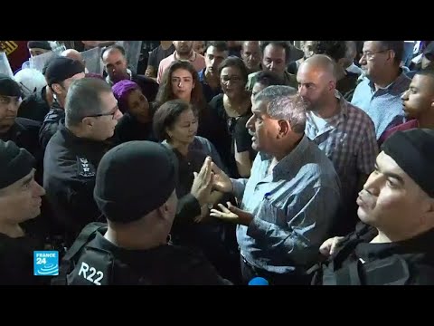 شاهد السلطة الفلسطينية تفرق مظاهرة تضامنية مع غزة في رام الله