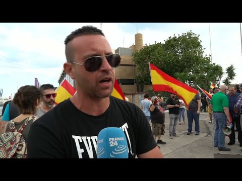 شاهدماقاله الإسبان عن وصول سفينة المهاجرين إلى بلادهم