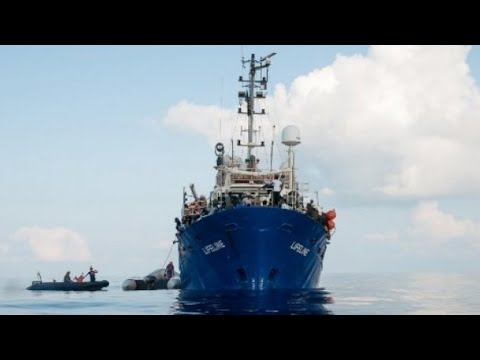 شاهدرسو سفينة لايف لاين في مالطا وعلى متنها 233 مهاجرًا