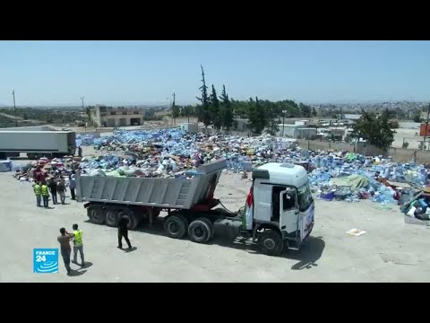 شاهد مساعدات أردنية للنازحين السوريين على الحدود