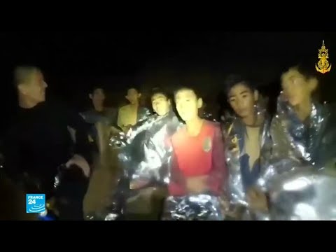 شاهد مقتل أحد المسعفين أثناء جهود إنقاذ أطفال مُحتجزين في كهف في تايلاند