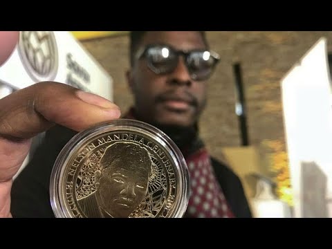 شاهد جنوب أفريقيا تصدر عملة ذهبية