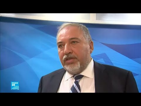 شاهد  وزير الدفاع الإسرائيلي يؤكد استقرار الجبهة السورية حاليًا