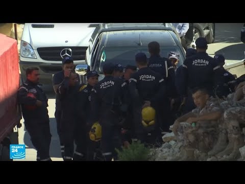 شاهدمقتل ثلاثة متطرفين وأربعة من الأمن