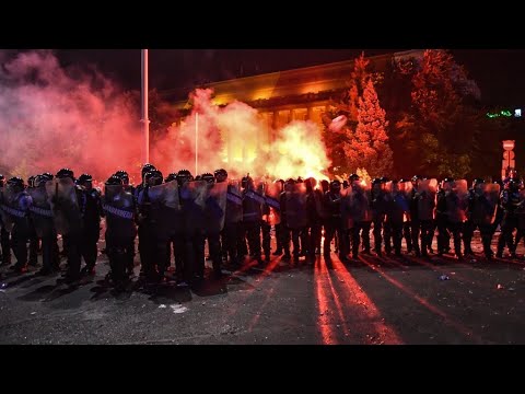 شاهد إصابة أكثر من 450 شخصًا بتظاهرة في رومانيا