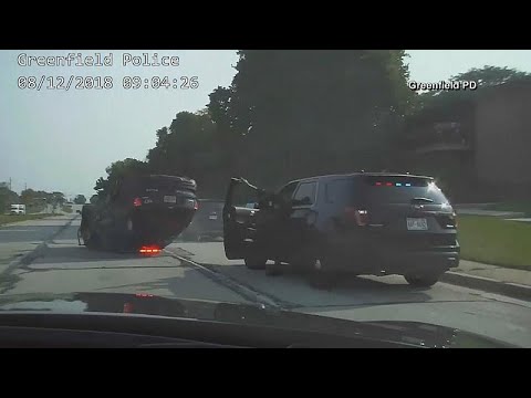 شاهد انقلاب سيارة تابعة للشرطة الأميركية خلال عملية مطاردة