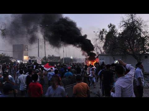 شاهد قتيلين و11 إصابة خلال احتجاجات البصرة في العراق