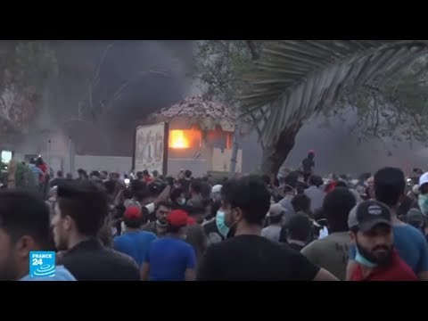 شاهد قتيل و25 مصابًا مع تجدد الاشتباكات بين المتظاهرين وقوات الأمن في البصرة