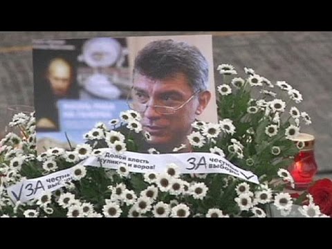 مسيرة في موسكو تكريمًا للزعيم بوريس نيمتسوف