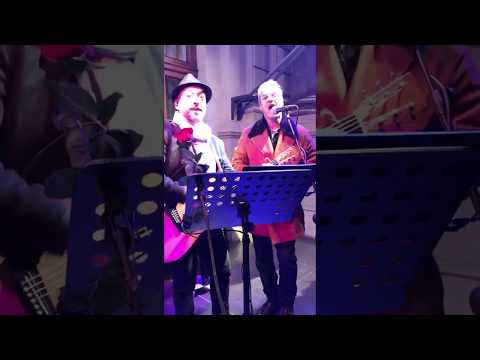 شاهد الأمير مولاي هشام يؤدي أغنية رولينغ ستون