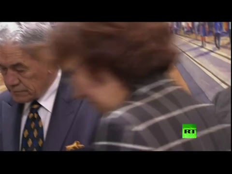 النيوزيلنديون يضّعون الزهور حدادًا على ضحايا مجزرة المسجدين