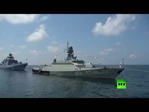 شاهد استعراض بحري في طرطوس السورية بمناسبة يوم الأسطول الروسي
