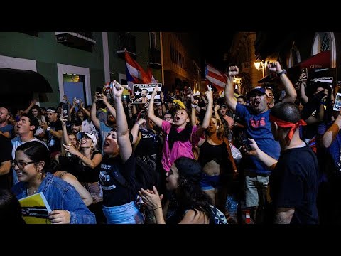 الاحتجاجات تُجبر حاكم  بويرتوريكو على الاستقالة من منصبه