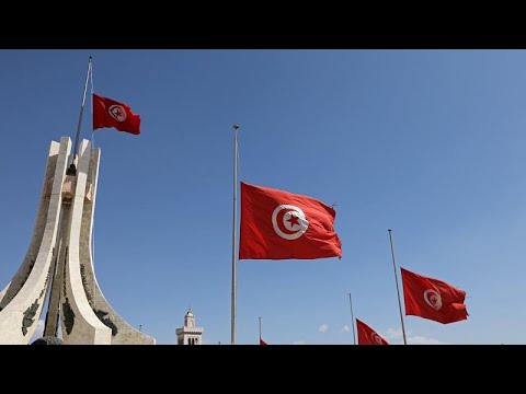 70 مرشحًا يقدمون أوراقهم لخوض سباق الانتخابات الرئاسية في تونس