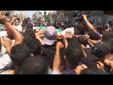 الفلسطينيون يشيّعون شابًا قتلته القوات الإسرائيلية