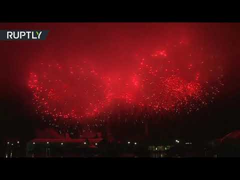 عرض ضوئي وشهب نارية تضيء سماء العاصمة الروسية موسكو