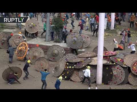 إصابة 100 شخص في مهرجان باغوال للتقاذف بالحجارة في الهند