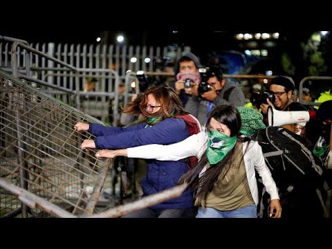 شاهد مظاهرات غاضبة في الإكوادور بعد رفض مشروع قانون الإجهاض