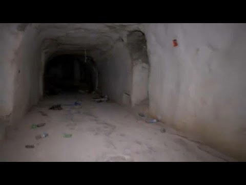 شاهد العثور على أنفاق مجهزة كـقلاع بالقرب من خان شيخون السورية