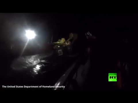 شاهد ضبط غواصة تحمل مخدارات بقيمة 165 مليون دولار