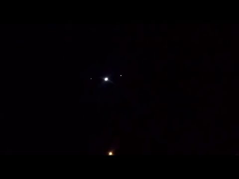 شاهد  لحظة إطلاق الصواريخ الإيرانية باتجاه أكبر قواعد أميركا العراقية